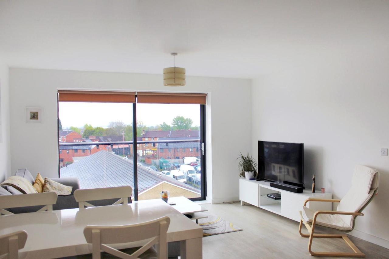 Hospedagem domiciliar Escape - Private & Bathroom Near Etihad And Coop Arena - Free Secure Parking *