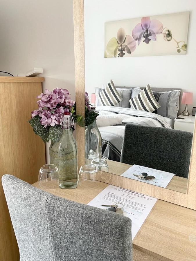 Hospedagem domiciliar Escape - Private & Bathroom Near Etihad And Coop Arena - Free Secure Parking
